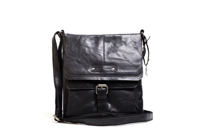 Spikes Sparrow flapbag black