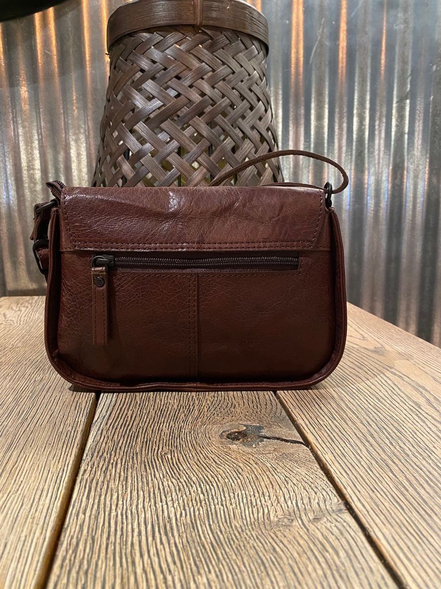 Spikes & Sparrow Flapbag i Dark Brown